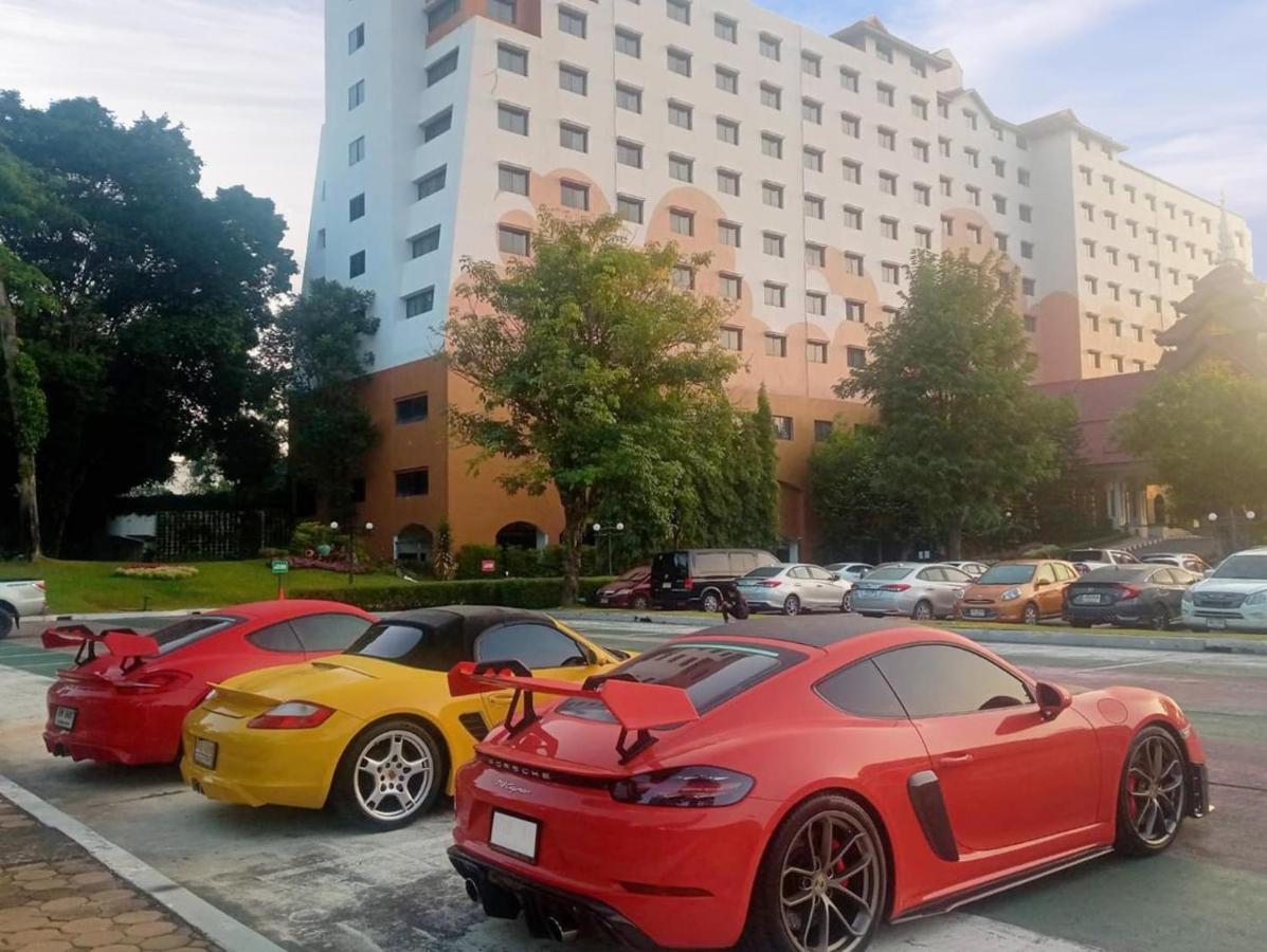 The Heritage Chiang Rai Hotel And Convention Exterior foto Porsche Cayman GT4 (rear)