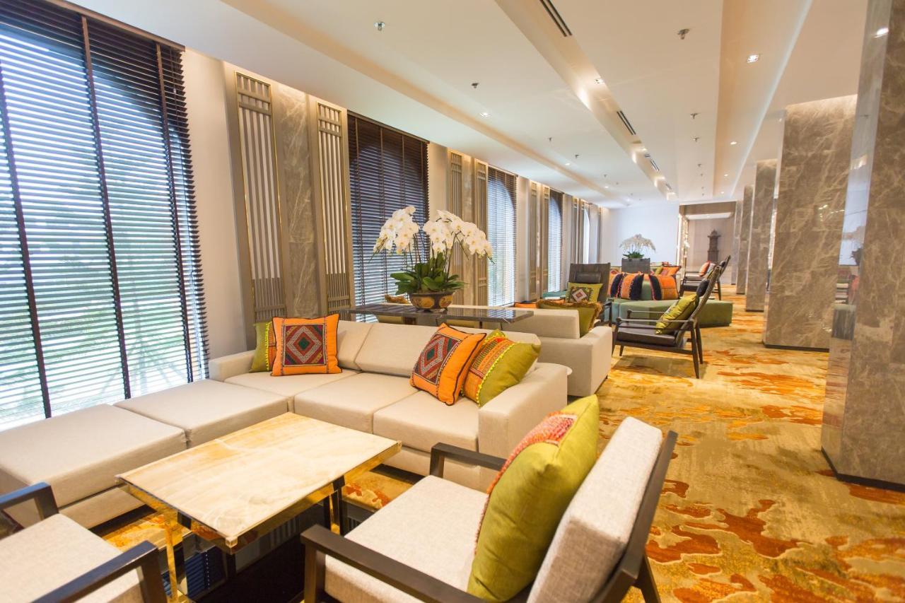 The Heritage Chiang Rai Hotel And Convention Exterior foto The lobby of the hotel