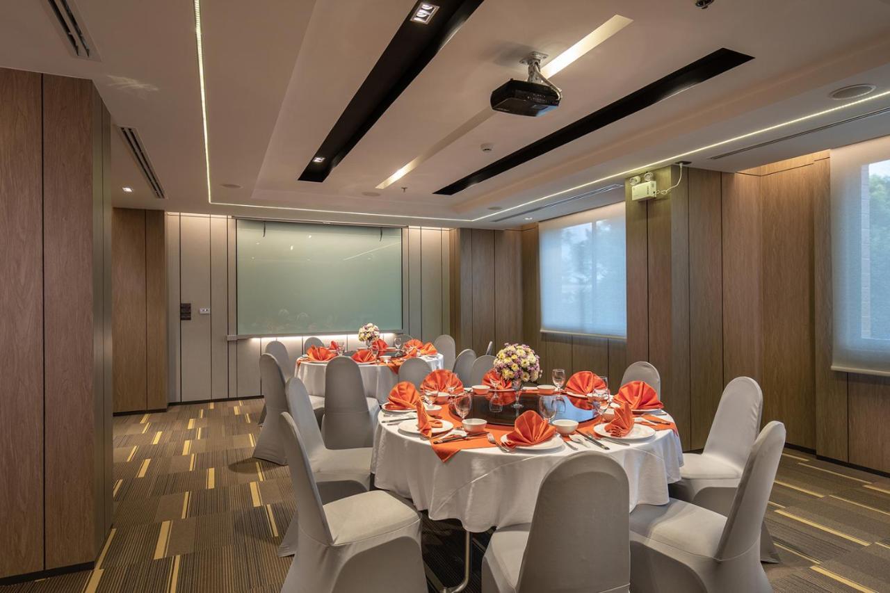 The Heritage Chiang Rai Hotel And Convention Exterior foto The Chinese Room